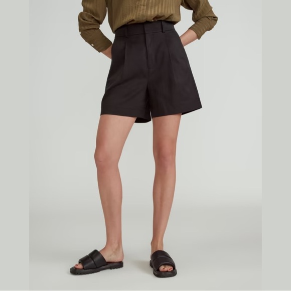 NWT The TENCEL™ Way-High® Drape Short in black size 12 - Picture 2 of 12